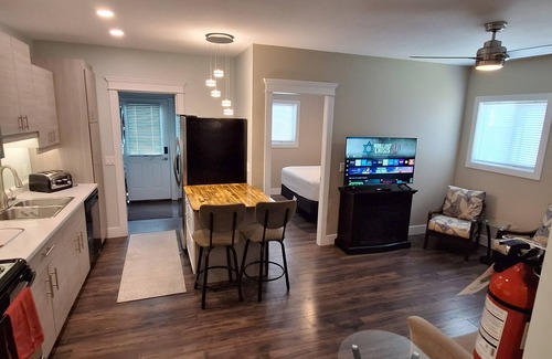 Rutland Apartment | Lovely welcoming Guest Apartment in Kelowna, BC. Beach 10 Min. Big White 35 Min