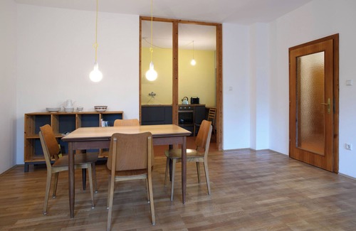 Eigenheimsiedlung House | Lovingly renovated 60s bungalow in the Vienna Woods near Vienna