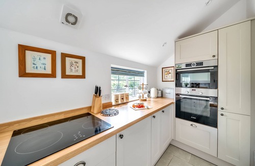Stalbridge Cottage | Lower Farm Cottage - sleeps 4 guests in 2 bedrooms