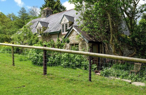 Tirabad Cottage | Lower Goytre Farmhouse