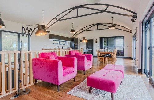 Alcester Cottage | Lower Lodge Barn - sleeps 8 guests in 4 bedrooms