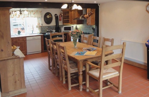 Colyton Cottage | LOWER WADDEN FARMHOUSE AND ANNEXE, pet friendly in Southleigh