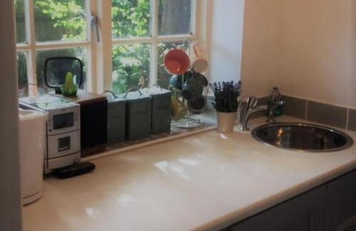 Tring House | Loxley Barn 1 bedroom cottage retreat