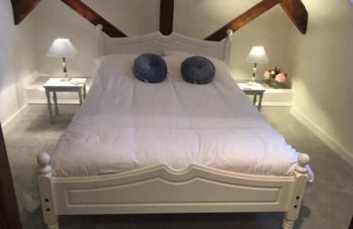 Tring House | Loxley Barn 1 bedroom cottage retreat