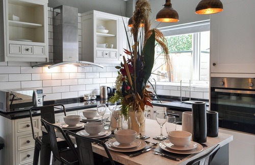 Selby Cottage | Loyal Cerise Bondgate