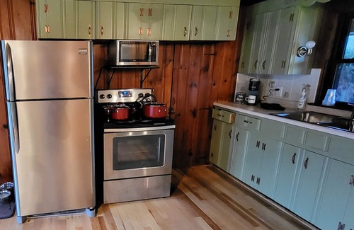 Lucas House | Lucas Mansfield Area Cozy Brick & Wood On 6 Acres