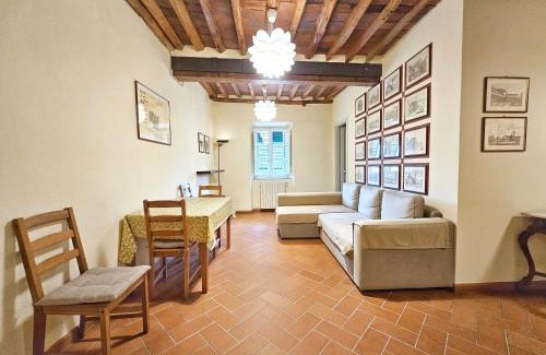 Lucca Historical Center Apartment | Lucca Walls Dream - Air Cond - Wi-Fi - Panoramic in front of the historical Walls -