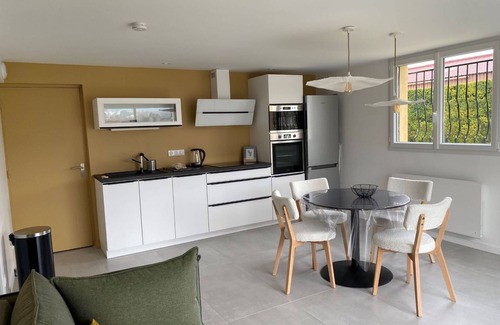 Teilhard Apartment | "luci" Apt 5mm du Zenith, Stade Cézeaux, Chru, Chataigneraie, Royat et Clermont