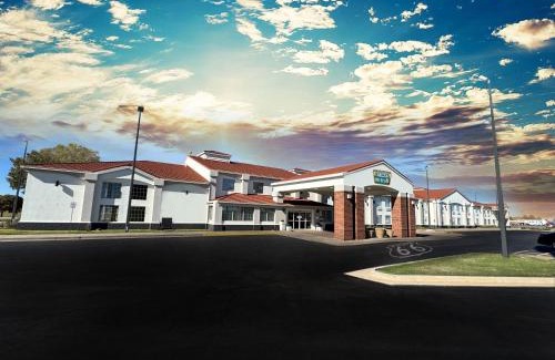 Weatherford Hotel | Lucille's Hotel, Restaurant, & Bar