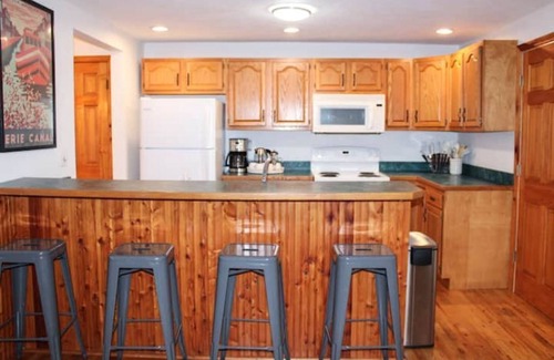 Sylvan Beach Cottage | Lucky Little Lake House - Heart of Sylvan Beach