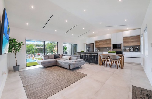 Cutler Bay House | Luhos House 5BR Heated Pool Basketball Pool table