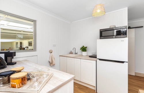 Gloucester Apartment | LUJO STUDIO - Elegant & modern studio - Retreat in Gloucester Tranquil Rural Escape with Pool & Views