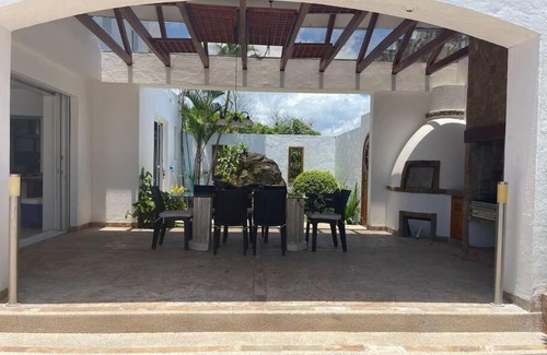 Same House | Lujosa Casa con piscina privada Casa Blanca Same