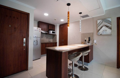 Las Penas Apartment | Lujoso Depa con Piscina - Jacuzzi y Vista al rio Desde la Habitación