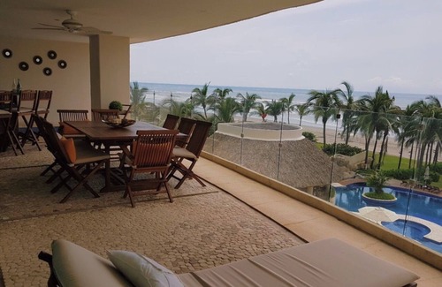 Boulevard Barra Vieja Apartment | Lujoso Departamento en frente de la playa /Great apartment in front of the beach