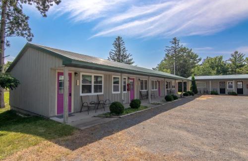 Balsam Lake Apartment | Lumber Jill Lodge 16 Two Queen Room