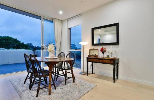 Leichhardt Apartment | Lumière Sanctuary - Antique Elegance with Parking