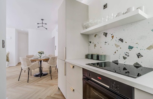 Srodmiescie Południowe Apartment | Lumina 4-room apart near Pałac Kultury
