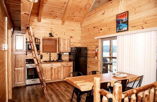Scio House | Luminous Cabin with Hot-Tub, BBQ and Deck in Ohio