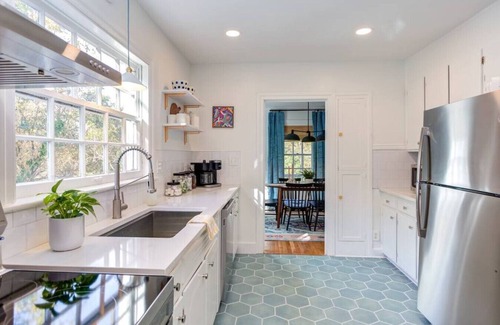 Graham House | Luminous Historic Home: Walk to Downtown Graham!