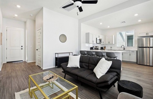 Casa Grande Apartment | Luminous Sunrise Home in Canopy at Cottonwood