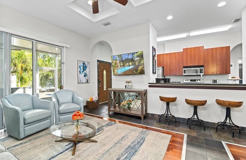 South Sarasota House | Luna Flores: Stunning Siesta Key Area with 2 Private Pools, Dog Friendly Perfect for Large Groups