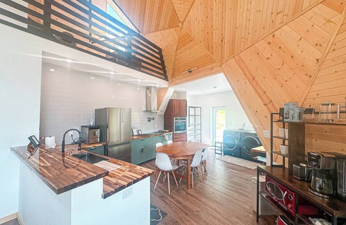 Front Royal House | ⭐️Lunar Lookout ⭐️ Geodesic Dome on 8 acres with HOT TUB!