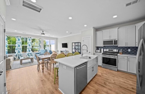 Greenwood House | Lure Me Inn-Lakefront Retreat + Boat Slip