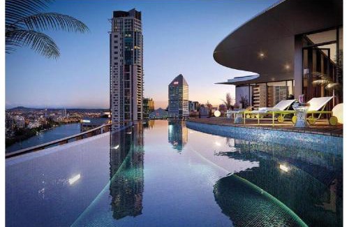 Brisbane Central Business District Apartment | Lux 35th floor 2br 2bath, Infinity pool, Gym, Wifi
