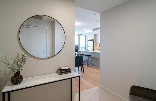 Brisbane Central Business District Apartment | Lux 35th floor 2br 2bath, Infinity pool, Gym, Wifi