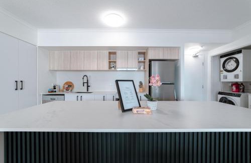 Brisbane Central Business District Apartment | Lux 39th floor 3br 2bath, River view, Pool, Gym, Wifi