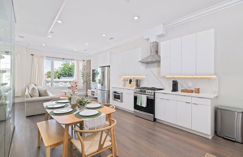 The Heights House | LUX 3BR 2Bath Gem with FREE Parking & Private Rooftop Minutes to NYC!