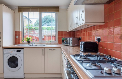 Shadwell House | Lux 3BR City Home near Tower Bridge w/Free Parking