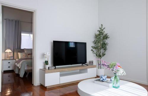 East Brisbane House | Lux 4B Queenslander by The Gabba