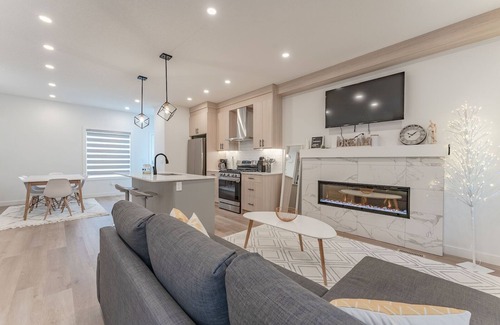 Mount Pleasant House | LUX 4BD Sleeps 10! 5-Min to DT, Smart TV, Garage, AC, Fire, Capitol Hillnnnnn