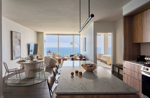 The Loop Apartment | Lux 67Fl Apt: Lake Views, Top Residential Sky Deck