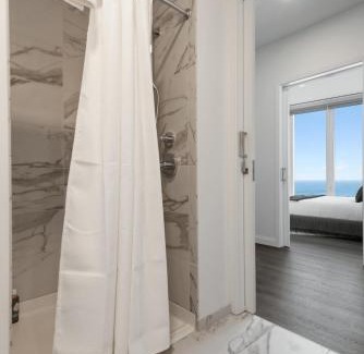 The Loop Apartment | Lux Apts with Lake Views and Top Amenities