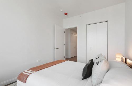 The Loop Apartment | Lux Apts with Lake Views and Top Amenities