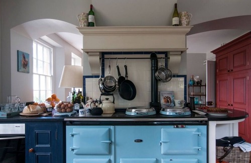 Broadway House | Lux Cotswold Old Rectory & superb gardens, pool, tennis, for holidays & weddings