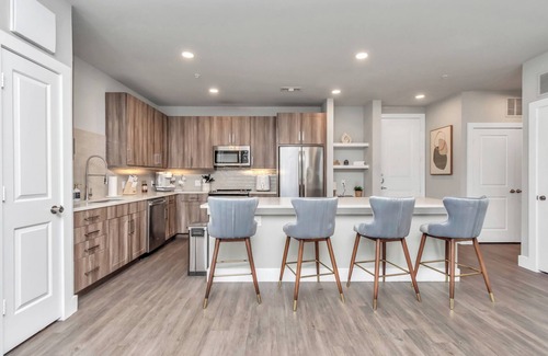 Katy Apartment | Lux & Cozy 2 Bedroom Suite - Resort Pool, Fitness Room & WiFi - Houston