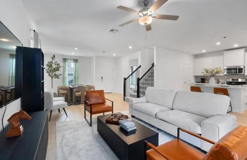 Del Valle House | Lux Cozy Home l SE Austin near F1-COTA-ABIA-Tesla