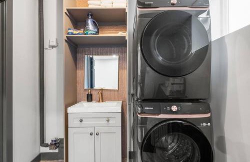 Jasper Place House | Lux Home by WEM with Hot Tub