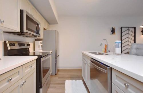 Oro-Medonte Apartment | Lux Jacuzzi Suite - Top Level