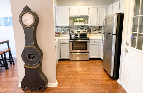 Woodcroft House | Lux King Suite- 16 miles of walking trails, central to Duke, UNC & RDU Airport