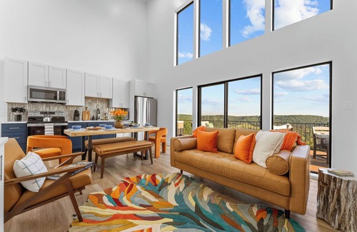 Omaha House | Lux Lakeview Pool, Hot Tub, Game Room, EpicViews