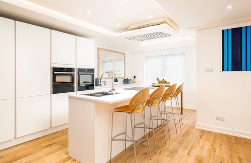 Amersham Apartment | Lux, Light & Spacious- Chilterns | Pass the Keys
