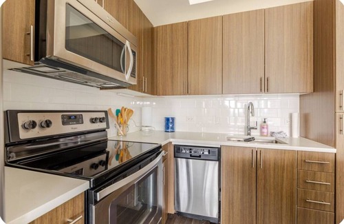 Cherry Creek House | Lux Living in Cherry Creek Rooftop Pool and Free Parking