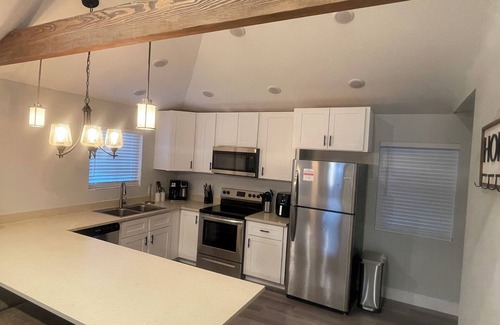 Klamath Falls House | LUX Lovely White Casita 3BR/2BA