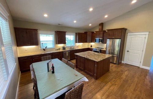 Carver House | Lux Parkview Suite W/KING BED & winter rates
