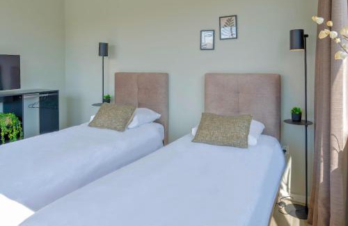 Raamsdonksveer Apartment | Lux Room, Private Bathroom Shared Kitchen